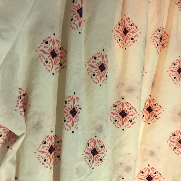 white patterned blouse - Picture 2 of 5